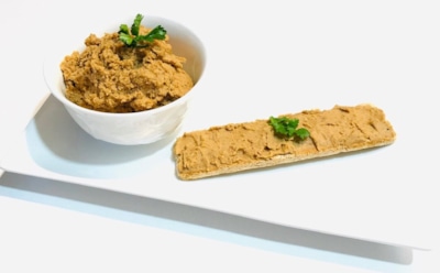 Заменит и гарнир, и паштет: фасолевая паста по-грузински — семья съест ее за 5 минут