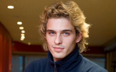 Злая шутка судьбы: красавчик-актер Василий Степанов оказался на грани и живет на пенсию матери