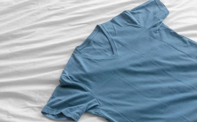 Футболка как новая даже после 20 стирок: эти ошибки убивают вещи — сохраните гардероб в идеальной форме