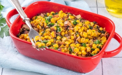 Идеальный завтрак-гарнир за 20 минут: жареная кукуруза с беконом — настолько хороша, что ее просят готовить снова и снова