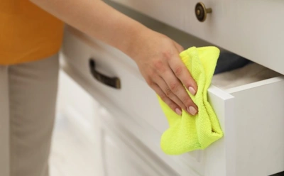 Дом засверкает чистотой и блеском: эти средства помогут вернуть сияние тусклым поверхностям — ловите полезные хитрости