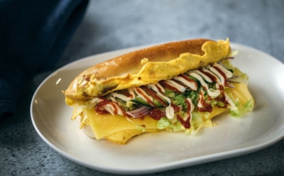 Необычный сэндвич соединил традиции: восточное угощение с западным именем — приготовьте этот хит стритфуда дома