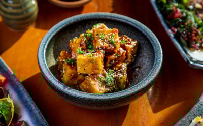 Попробовали — невозможно оторваться: такой тофу точно удивит даже тех, кто не ест веганскую еду — и не скажешь, что пп-меню