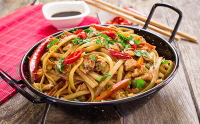 Ми горенг — радуга вкусов в одной сковороде: эта лапша из Индонезии уже стала мировой легендой — вы не должны такое пропустить