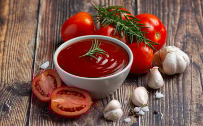 Узнали рецепт от знакомого повара — кетчуп больше не покупаем: этот соус не содержит ни капли химии — его нужно готовить всем