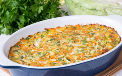 Никогда еще овощи не были такими вкусными: эта запеканка заставит взглянуть на них по-новому — не оторвать даже детей