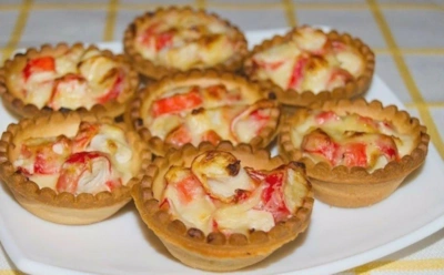 Тарталетки с секретом: эта закуска готовится быстро, а исчезает со стола мгновенно — удивите гостей без усилий