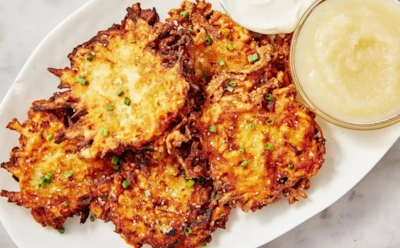 Попробовали для разнообразия — драники больше не едим: эти еврейские оладьи стали настоящим семейным хитом — делюсь рецептом