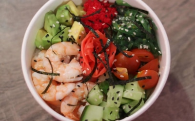 Не просто обед, а море ощущений: это гавайское поке с креветками переносит прямо на Бали — побывайте в тропиках уже сегодня