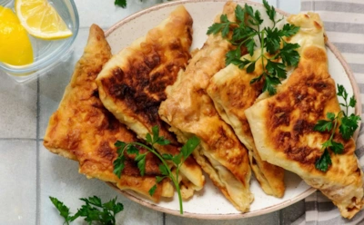 Гениальная закуска за 15 минут: эти конвертики из лаваша гости расхватывают влет — сразу готовьте двойную порцию