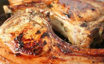 Свинину теперь готовлю только так: пока мясо томится под бумагой, у ваших соседей течет слюна — и все гости в восторге