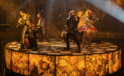 Трехэтажный кабак: на съемках фильма «Король и Шут. Навсегда» возвели грандиозные декорации