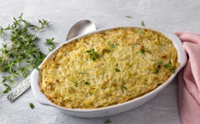 Не терплю капусту, но от маминой запеканки без ума: это блюдо с яйцами и сметаной больше похоже на деликатес — пальчики оближете