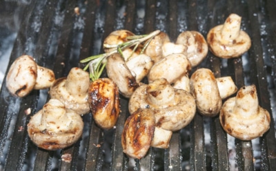 Шашлык подождет — мангал нужен для грибов: эти сливочные шампиньоны не уступают и баранине — ахнут даже мясоеды