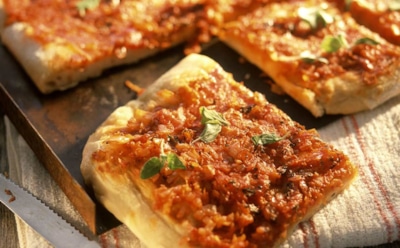 Сестра с Сицилии вернулась не одна — с рецептом: эта пицца-пирог просто готовится и вкусно естся — будете печь на каждый праздник