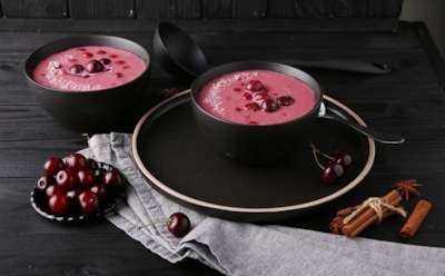 Уже точно знаю, куда пущу урожай вишни: этот венгерский суп-десерт покорил гурманов всего мира — завоюет и ваше сердце