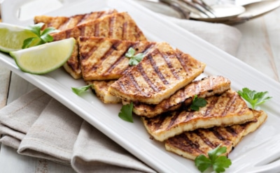 Уронил тофу на гриль — открыл новый рецепт: эту закуску сметают с тарелок первой — с ней до мяса дело может и не дойти