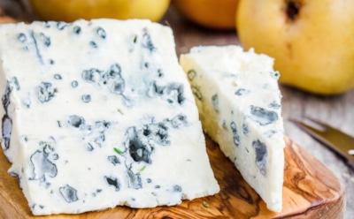 За ними гурманы выстраиваются в очередь: сыры с голубой плесенью — учимся разбираться в сортах и вкусах