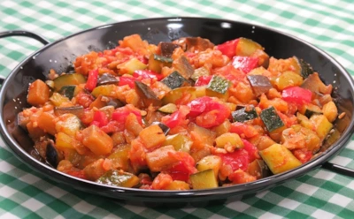 Ни грамма мяса — а вкус потрясающий: эти тушеные овощи по-испански станут звездами вашего меню — добавьте уюта в тарелку