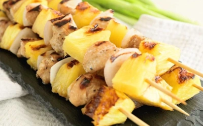 Даже в ненастье без праздника не останемся: эти шашлычки из духовки ничем не уступают уличным — порадуйте родных в непогоду