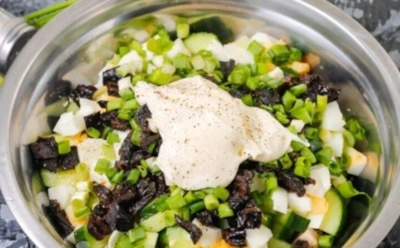 Оливье не нужен — знаю рецепт поинтересней: этот салат с курицей вся семья просто обожает — создайте сочную гармонию вкусов и вы