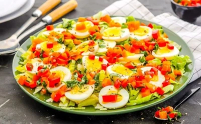 Превратить скучные яйца в праздничную закуску — дел на полчаса: это угощение улетает со стола в момент — удивите своих гостей