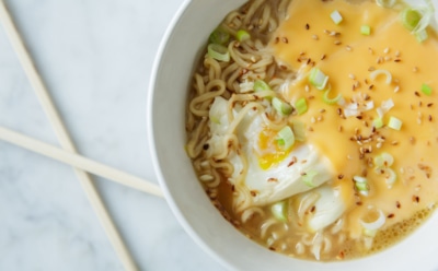 Превратить лапшу из пакета в шедевр — умею, практикую: этот рамен не уступит ресторанным изыскам — приготовьте за считаные минуты