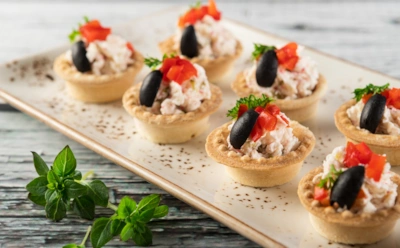 Этот креветочный мусс на столе не задерживается: обалденное угощение будет к месту на любом фуршете — не забудьте сделать