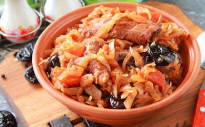 Такая капустка на вашем столе не задержится: этот бигос с удовольствием наворачивает вся семья — аж за ушами трещит