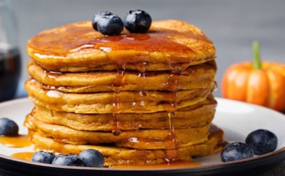 Пекла на спор — теперь просят рецепт: эти оладьи покорят всех за столом с первого укуса — вы не сможете остановиться