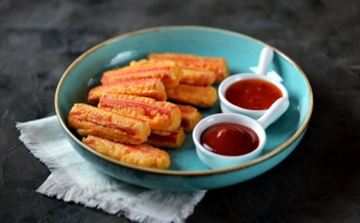 Знаю, как превратить крабовые палочки в шедевр: такая закуска и в мишленовском ресторане придется к месту — удивите гостей за копейки