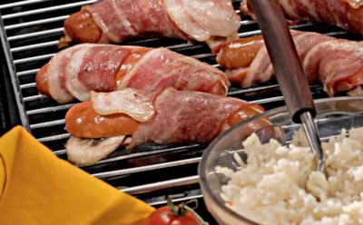 Гости сначала крутят пальцем — потом уплетают за милую душу: это сочетание сосисок с бананами сносит голову — встречайте шок-дуэт