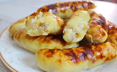 Сосиски больше не покупаю — делаю вкуснее: эти литовские колбаски исчезают с тарелок как по волшебству — любой шеф позавидует