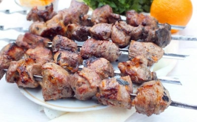 Свинина стала классикой — но можно сделать лучше: этот маринад вознесет скучный шашлык на новую ступень вкуса — свежий хит на столе