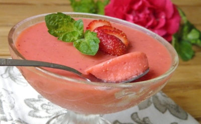 Идеальный десерт найден — куда там магазинному: этот клубничный мусс представляет наслаждение в чистом виде — справитесь за полчаса