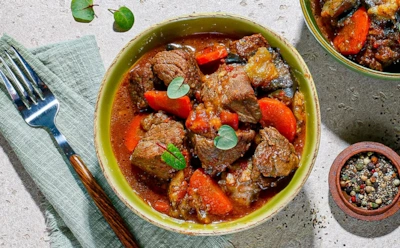 Когда просто мясо не радует — приходит время коккинисто: эта говядина разит гурманов наповал — получите привет с берегов Эгейского моря