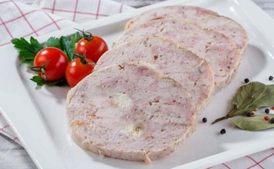 Если курица наскучила, исправить ситуацию — легко: этот чудный галантин кардинально преобразит унылую птицу — вы не скажете нет