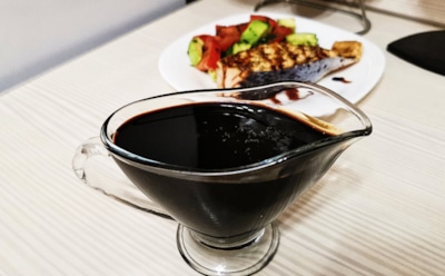 Как превратить уксус в соус — раскрываем секрет: эта бальзамическая заправка преобразит вкус ваших блюд — и вы уже почти шеф-повар