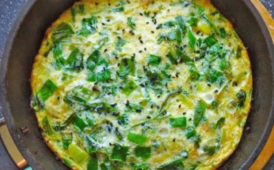 Готовлю по утрам — и семья заряжена на позитив: эта болтунья с черемшой превращает яйца в витаминную бомбу — завтракайте с пользой