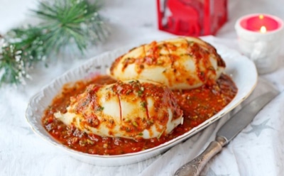 Кальмары в шоке: их нафаршировали и пустили в томатный шторм — ваши гости после такого угощения будут поражены не меньше