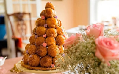 Не торт — а башня из профитролей: с этим знаменитым десертом вы ощутите дух Парижа в собственной квартире — гости ахнут от восторга