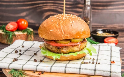 Знаю секрет — бургеры можно есть и на диете: с такой котлеткой фастфуд приносит только пользу — наслаждайтесь без угрызений совести