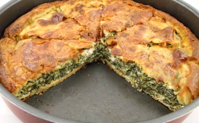 Заколосился щавель — время для пирога: это угощение с молодой зеленью даже мясоеды уплетают с удовольствием — куда лучше салатов