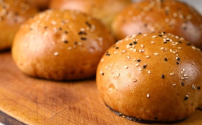 Гамбургеры любит вся семья — моя хитрость кроется в булочках: всего один ингредиент делает вкус неповторимым — берите на вооружение