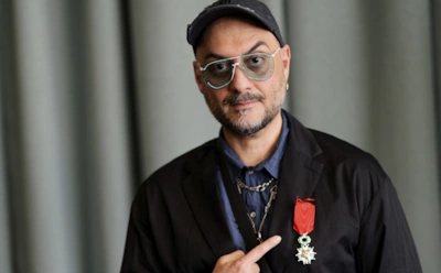 Судили как преступника, а наградили как героя: Серебренников получил высший орден Франции