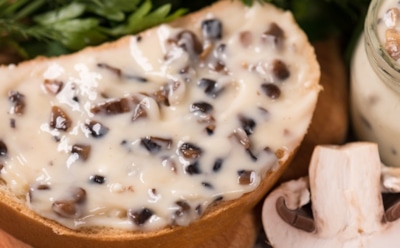 Грибы, творог, немного усердия — и счастье можно намазывать на хлеб: этот сыр заставит забыть о магазинных — навсегда закройте тему завтраков