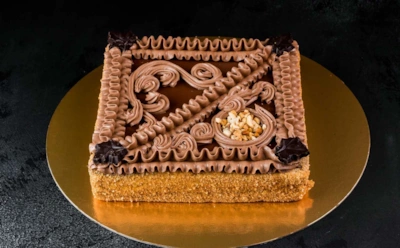 Десерт из советского прошлого с нежным кремом и орехами: узнайте, как приготовить дома легендарный торт «Ленинградский»