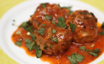 Курица — хорошо, а индейка еще лучше: эти тефтели с ярким соусом разжигают аппетит мгновенно — кто не поторопится, тому не достанется