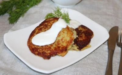 Когда хочется оригинального — добавляю к картошке рыбу: такие драники лучше всяких суши с роллами и куда вкуснее — сделайте родным сюрприз