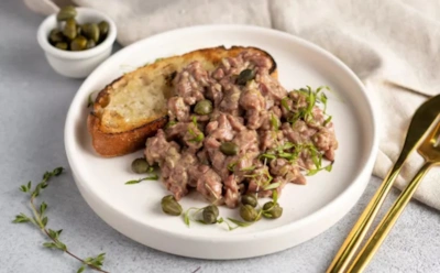 Приготовила однажды — теперь друзья требуют рецепт: это угощение из говядины покоряет своим совершенством — гости думают, что попали в ресторан